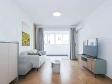 曹二附属电梯中间层...南北两房厅朝南...精装修..采光好