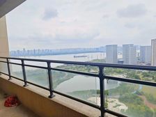 绿地国际博览城海珀九 4室2厅3卫 毛坯 175万元