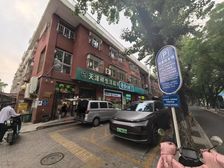 王府井周边超长门脸生鲜超市人流大