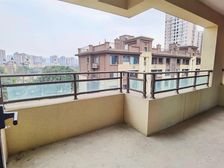 工作变动 急出一线看湖 花园洋房 带露台 大横厅 双地铁