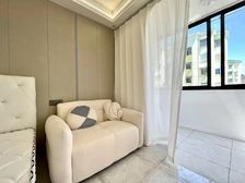 5月新上精装大一房,14号线地铁口40 上车,随时看有车位!