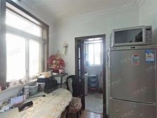 采光充足,居家装修,主卧朝南,小区中心位置