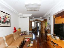 房型正气,得房率高,小区中心位置,主卧朝南