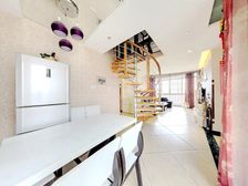 小区环境好,复式跃层 有15平露台以别墅和洋房为主