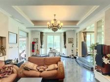 金帝豪苑美式风格独栋别墅小区中间位置,安静临水