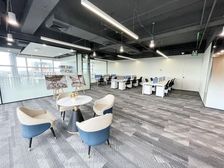 招商直租无中芥费 绿地中央广场 神舟路地铁 双面采光拎包办公