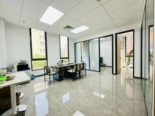 免/中/介/费/国企园区精装带两隔间可实地註册办公家具随时看