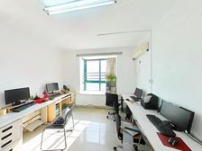 紧邻地,铁 商品房3开间朝南 电梯中层 价,格可谈