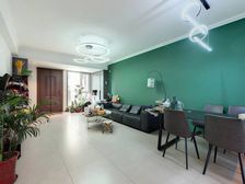 世茂公园美地3号院 4室送地下80平左右,送小院子,送车位。