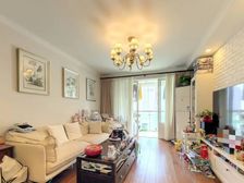 ???03年花园小区、第二排精装修50万、诚心出售