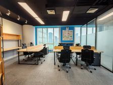 万通中心 89.46平米 一口价1.38万 拎包入住