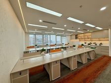 万通中心 超大前台 6房间+25工位 西北双面采光 拎包入住