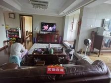 上下两层,使用面积180平,电梯顶楼复式,50平大露台,
