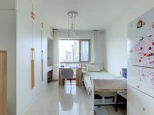 莱山一居室精装修南山世纪华府人文社区飘窗视野开阔