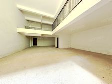 联排弟底叠别墅上下四层,原始毛坯格局 满五年