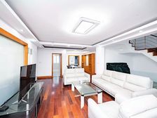 电梯大复式,300平使用面积,南北双露台带车位,出门即地铁