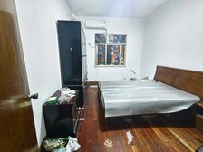 巴属楼梯房低楼层 带物业可停车 住家安静