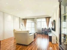 嘉汇广场,住宅房!出门近地铁,精装修高区三房+拎包入住,诚售