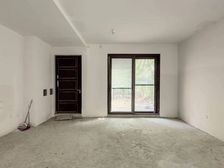 四房两厅三卫户型,带产权车位,位置好+采光不挡 正对小区中