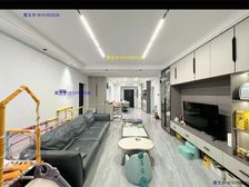 新出带院子 房东婚房 装修才两年 拎包入住 诚意出 随时看房