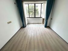 解放三区 精装修 商业配套齐全 中间好楼层 近医院 满五