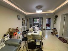 贝港花苑带大院子 三房改四房 得房率高