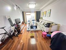 育秀十一区现浇房,顶楼带阁楼的,不靠近马路 小区 一套
