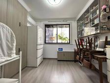 一楼半育秀实验 精装修两年 看房方便 位置好各付价