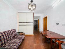 房屋简介1994年建,一居室,双天井,光线充足。客厅与餐