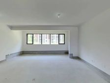 中建大学里 4室2厅 170.65平,落地飘窗,门口有地铁。