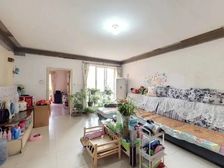 新悦家园(南区)非常正气,楼层好、采光佳,让您居住非常舒适!