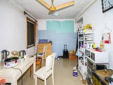 此房屋是三房改成了一个两房一个一房出租,看房子下班都方便