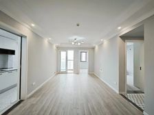 两江新区 全新精装三房 从未入住。下楼就是农贸市场。