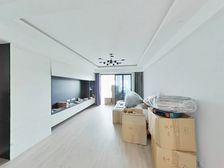 地铁旁 复式带露台 实际使用面积190平方 婚房装修