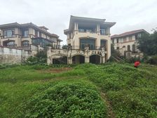 占地2亩多看高尔夫球场 位置佳 面积大改造性强地理位置优越