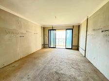 次新小区 地铁口 南北通透 中间好楼层 有车位 两梯三户