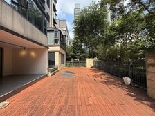 红谷滩蕞强品质洋房 超稀缺底复 带院子地下室使用300多莱电
