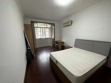 新出笋盘 房东已买急售 低于市场价120W!电梯已加装好