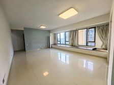 中央美地 有电梯 产权清晰 交通便捷 双卫格局 近医院