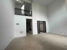 缺钱急售 绿地卢塞恩小镇 上下四层联排别墅 送南面大花园露台