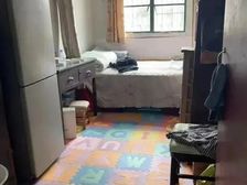 长宁区地铁口 一梯两户 此房满五,税费少,采光视野好