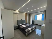 彭浦 中间楼层采光好 商业配套齐全 朝南 有电梯 满五