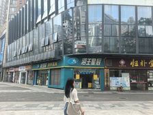 转角商铺 门宽9米 隔好两层 实用面积100平赠送外摆50平