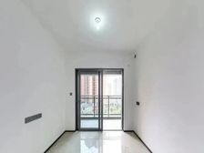 诚心出售 价格可谈送车位 中建·凤榕台 三房东南向精装修