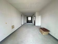 汤臣臻园 4室2厅2卫 精装修 620万元