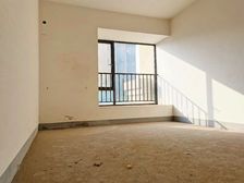 保利高尔夫豪园 4室2厅2卫 毛坯 200万元