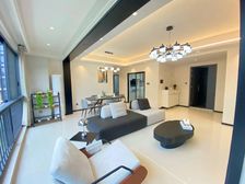 VR新上丶业主急售丶精装领包入住丶带车位丶近光环丶轻轨旁