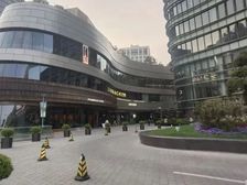 北外滩来福士旁,地铁,层高5米,适合进口超市,各类集合店