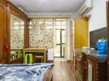 一梯两户低楼两房一厅,有附送面10平面积,有20平花园地铁房