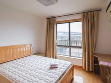 2015年次新房!电梯小两房!停车特别方便有地库!视野好!